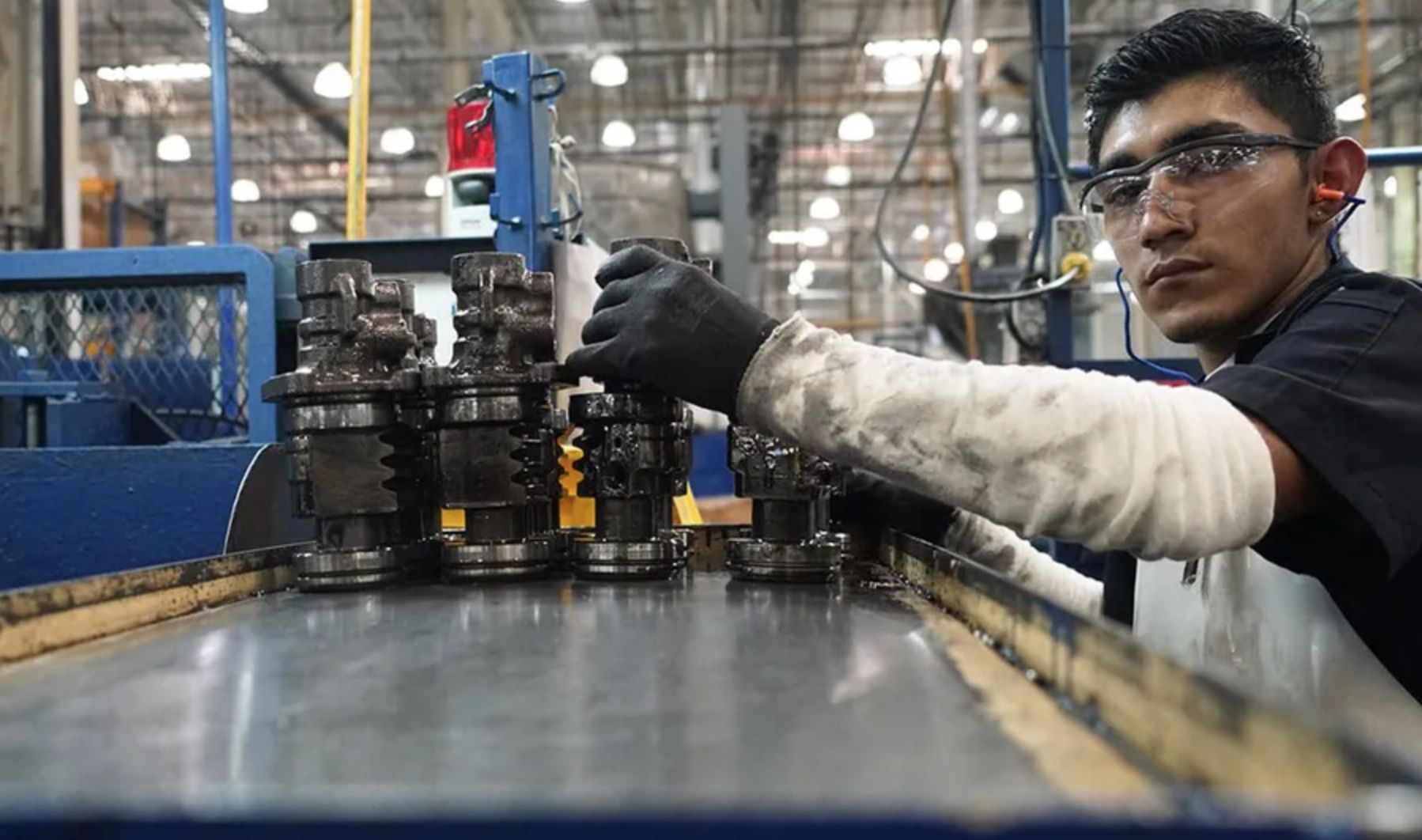Salarios de manufacturas en México suben más de 4% en el último año